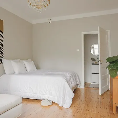 Spot In Heart Of Center - Next To Everything 헬싱키